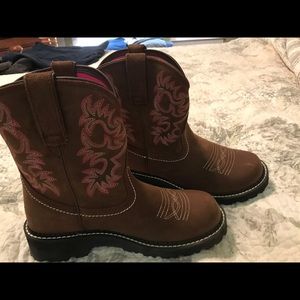Ariat western boots.  Size 8   Brown